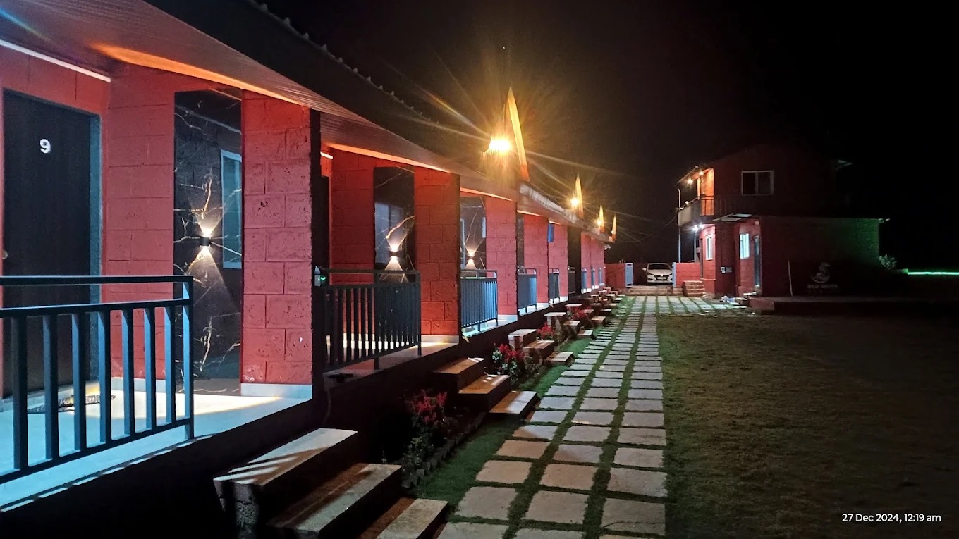 4 Rooms Red Brick Resort